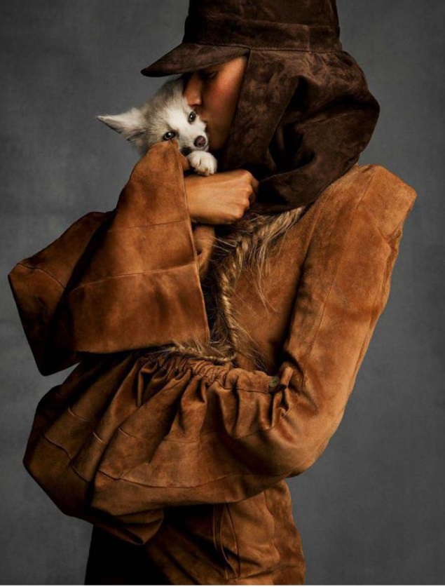 Вся в мехах: Жизель Бундхен снялась для французского Vogue